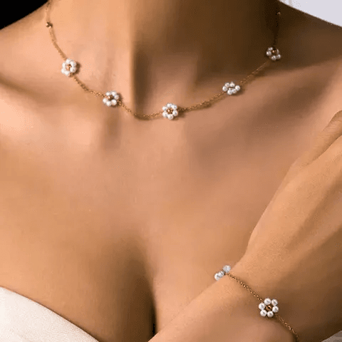 Anti-tarnish Retro Sweet Pearl Daisy Flower Necklace  view 2