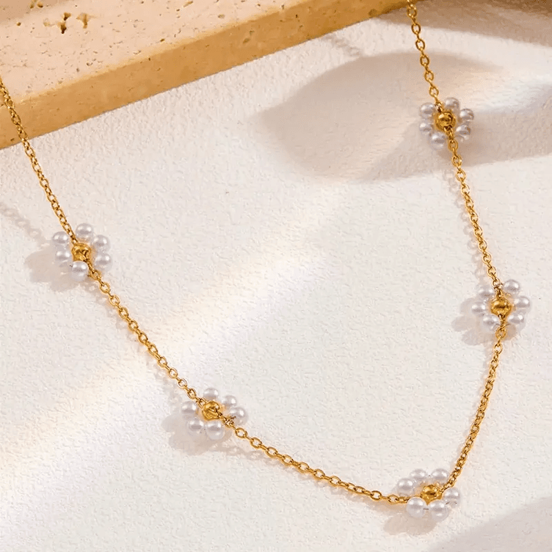 Anti-tarnish Retro Sweet Pearl Daisy Flower Necklace  view 5