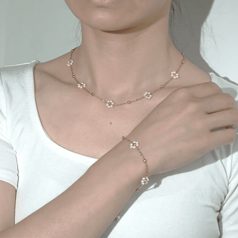 Anti-tarnish Retro Sweet Pearl Daisy Flower Necklace  view 3