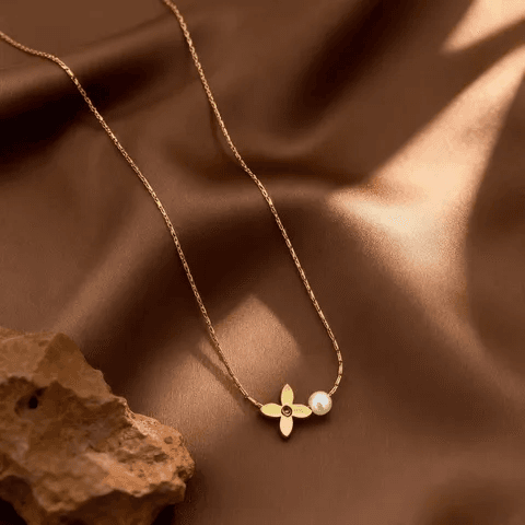 Anti-tarnish Pearl And 4 leaf Clover Pendant Minimalist Necklace 