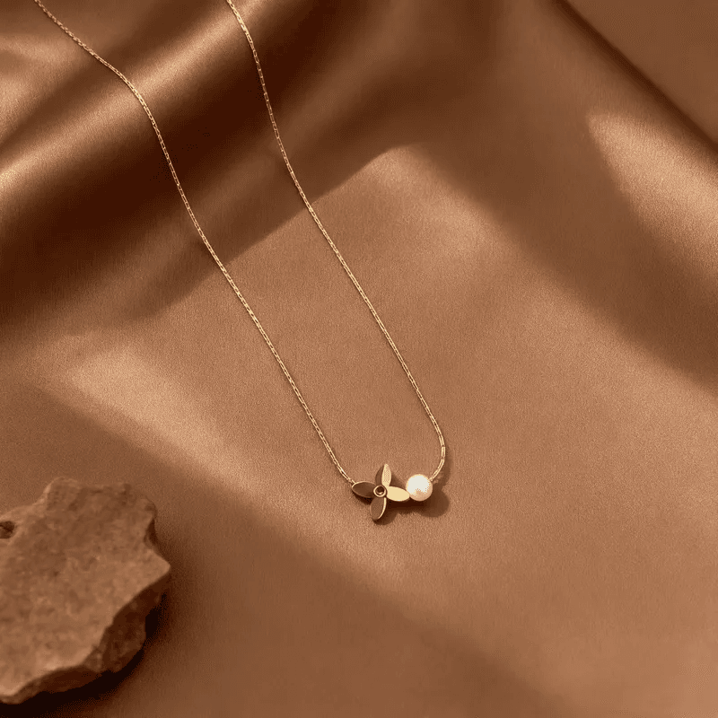 Anti-tarnish Pearl And 4 leaf Clover Pendant Minimalist Necklace  view 2