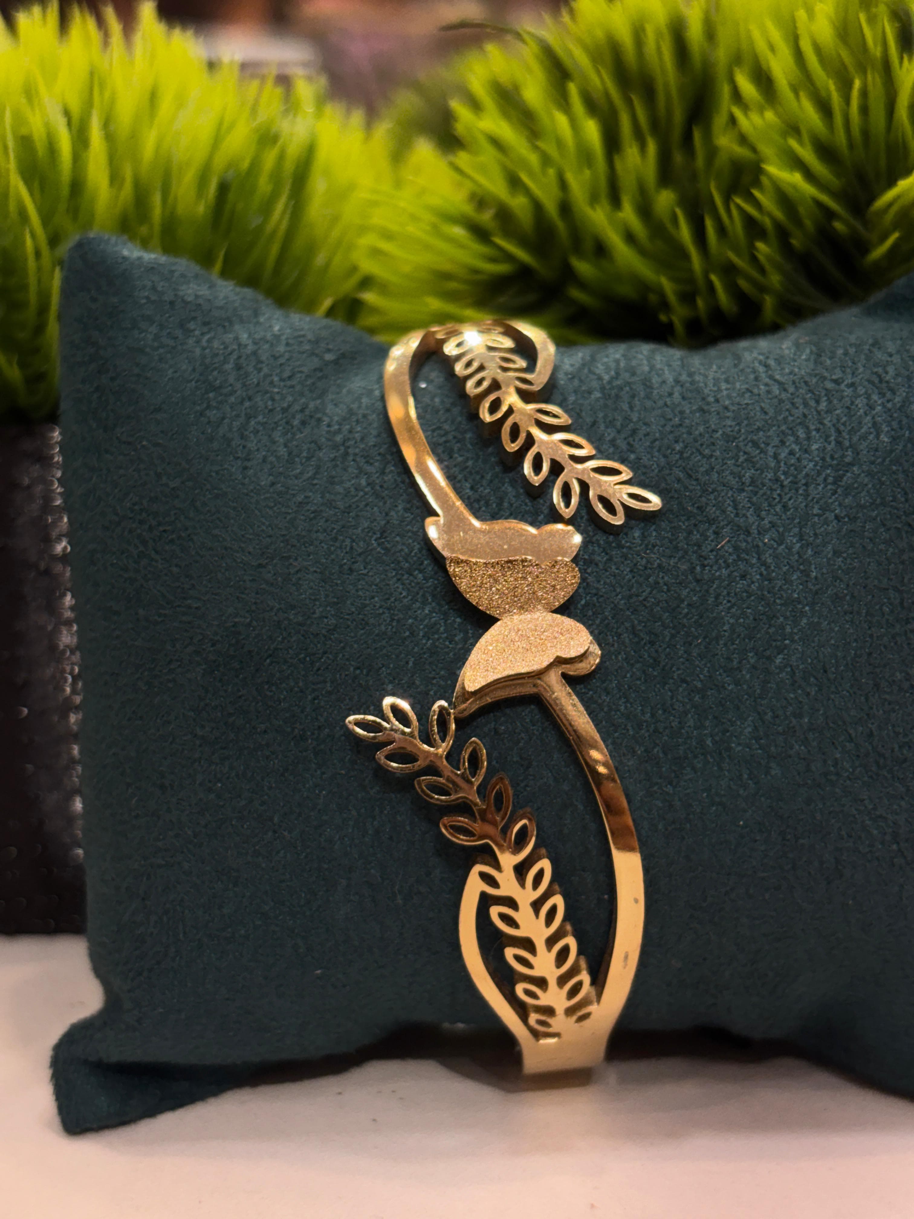 Antitarnish Daily wear Butterfly And Leaf Pattern Bangle 