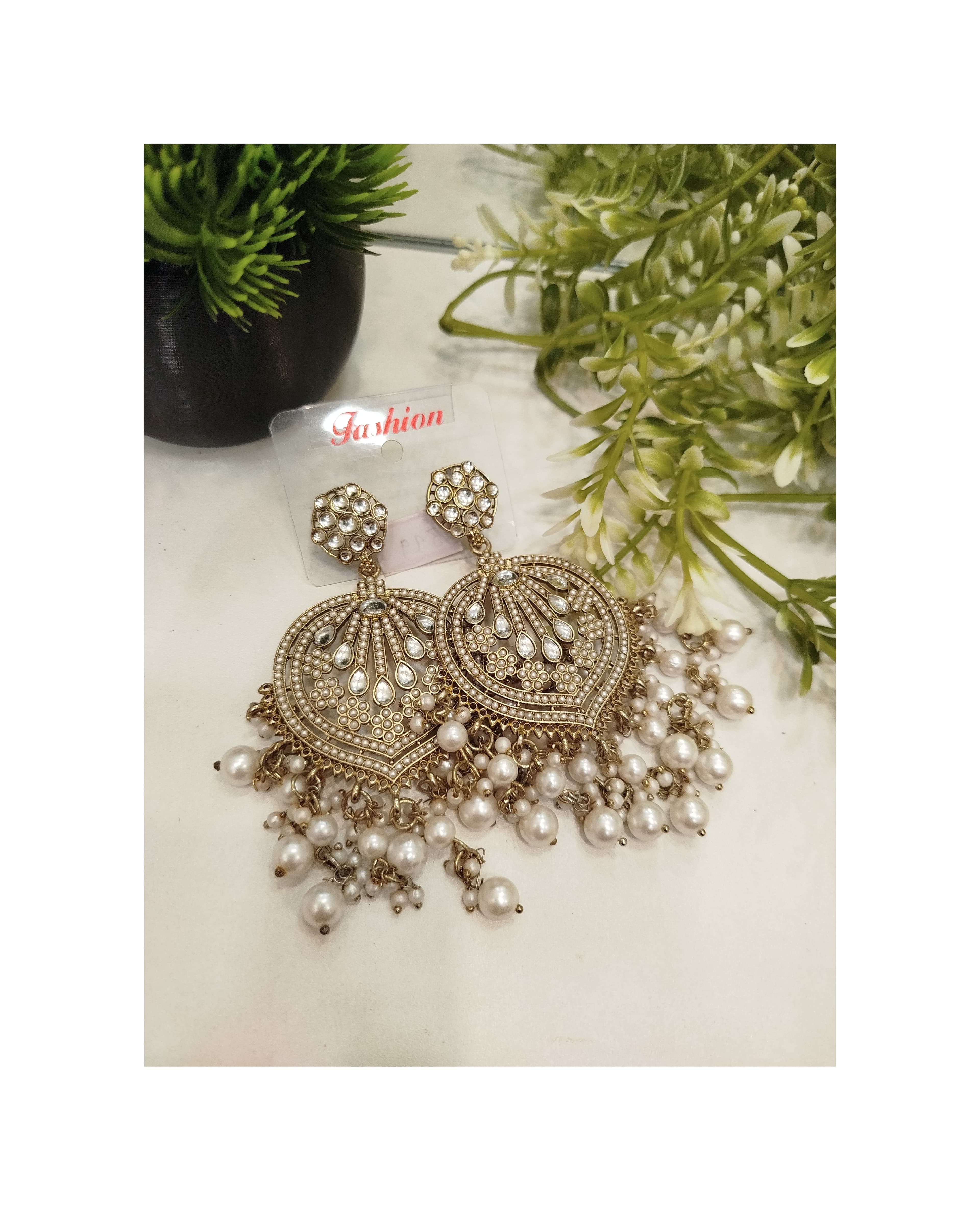 Gold Plated Kundan Earring With White Pearls