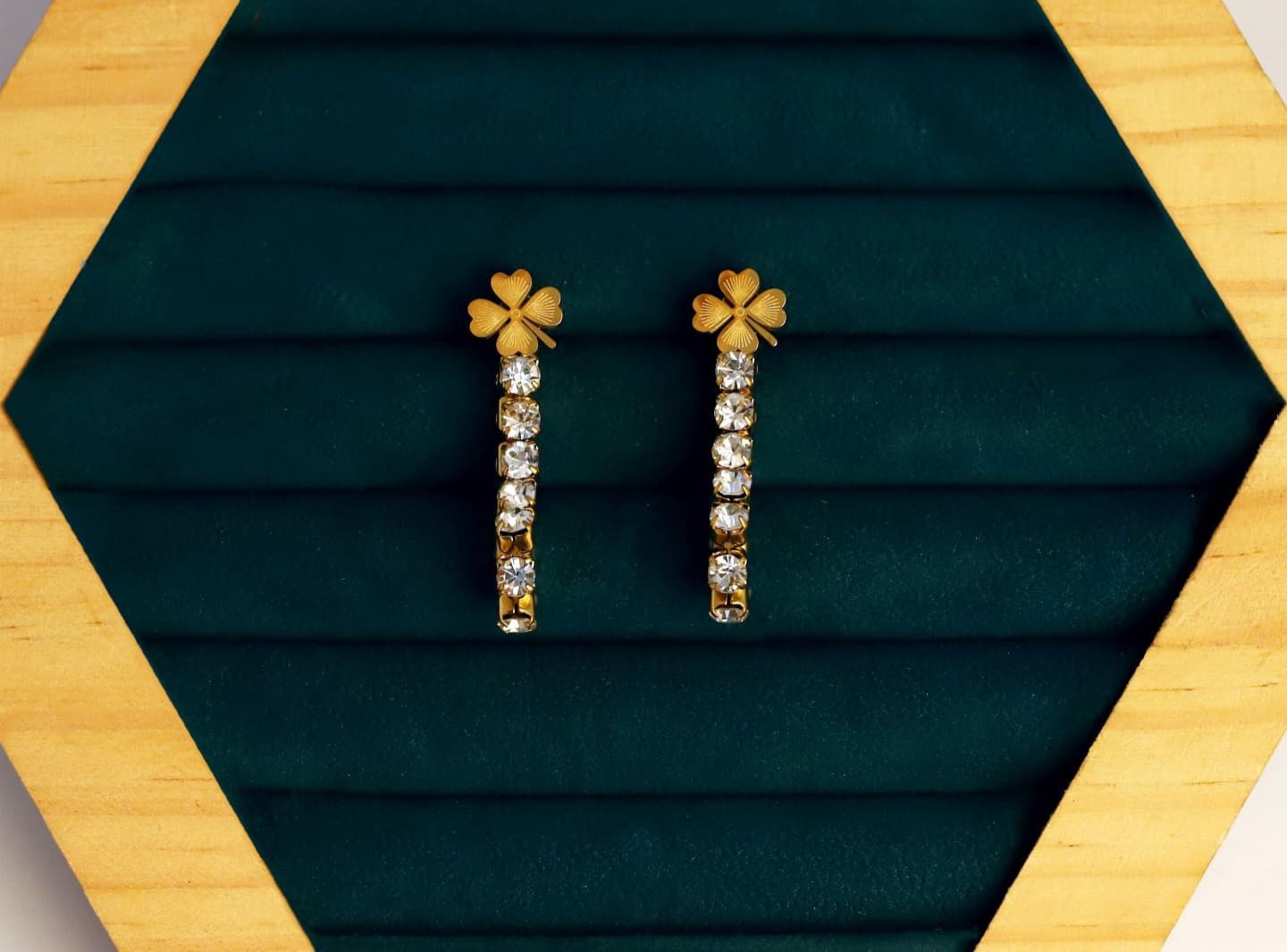 Clover With Stone Hanging Antitarnish Earring 