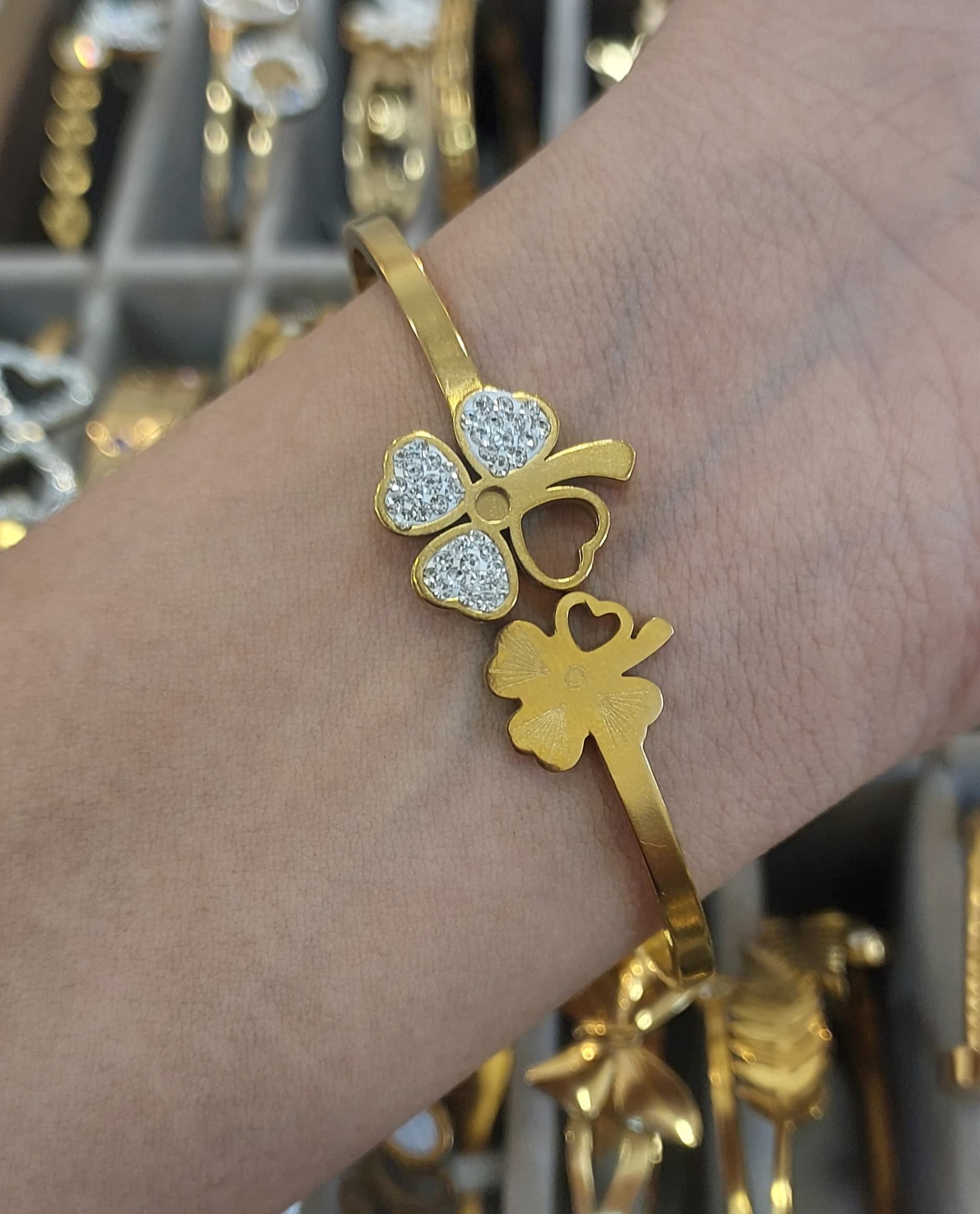 Gold Plated Clover With Stone Pattern Antitarnish Bangle 