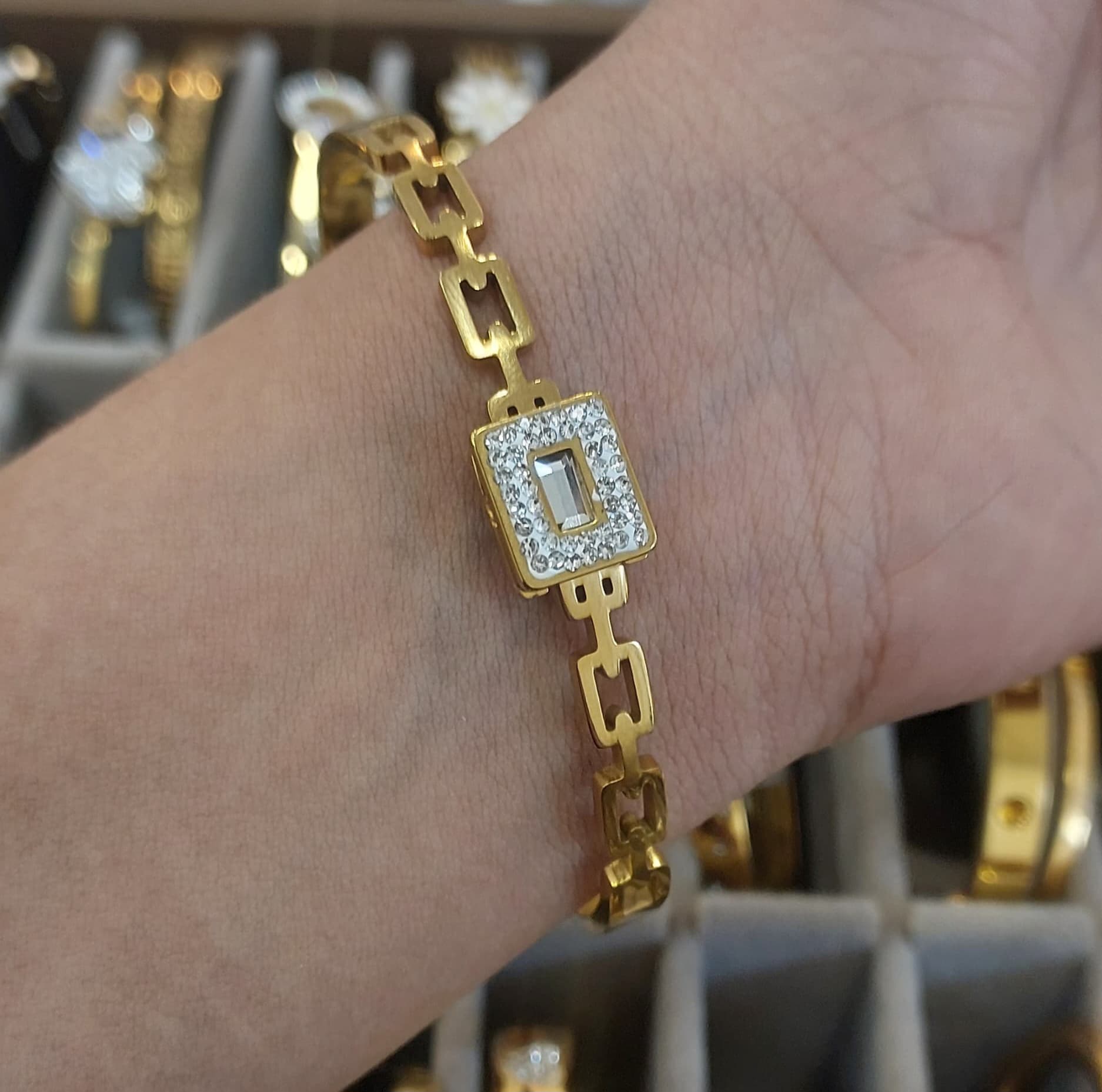 Gold Plated Rectangular Stone Pattern Antitarnish Bangle 