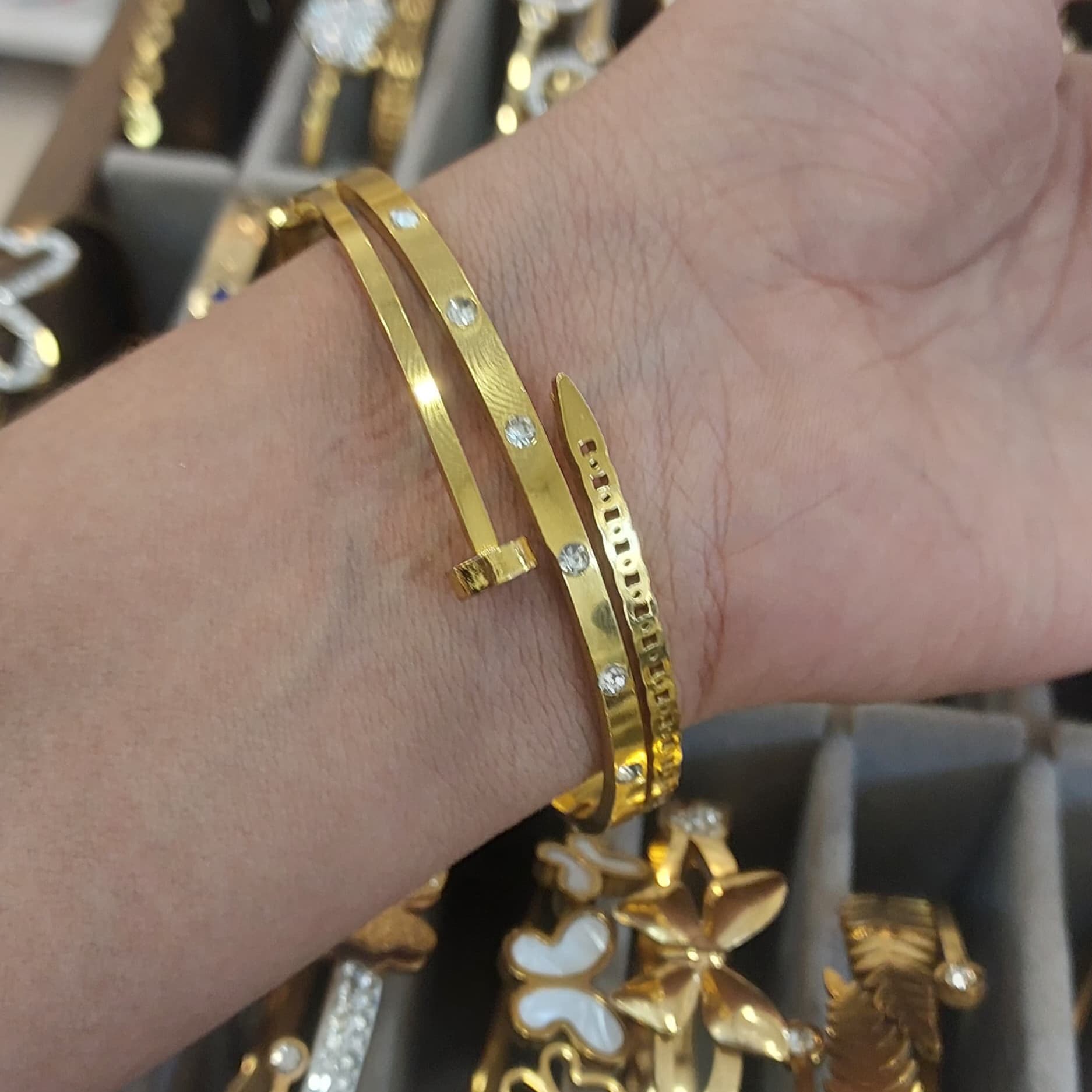 Gold Plated Stylish Antitarnish Bangle 