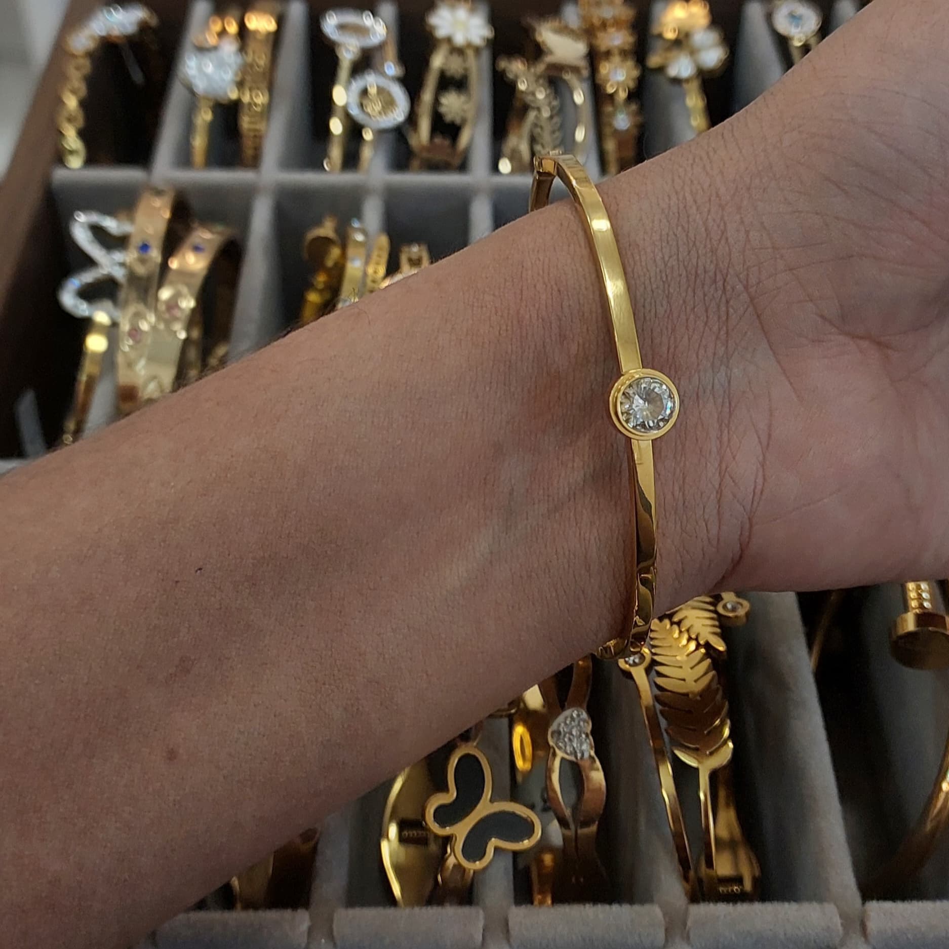 Gold Plated Single Stone Minimal Antitarnish Bangle 
