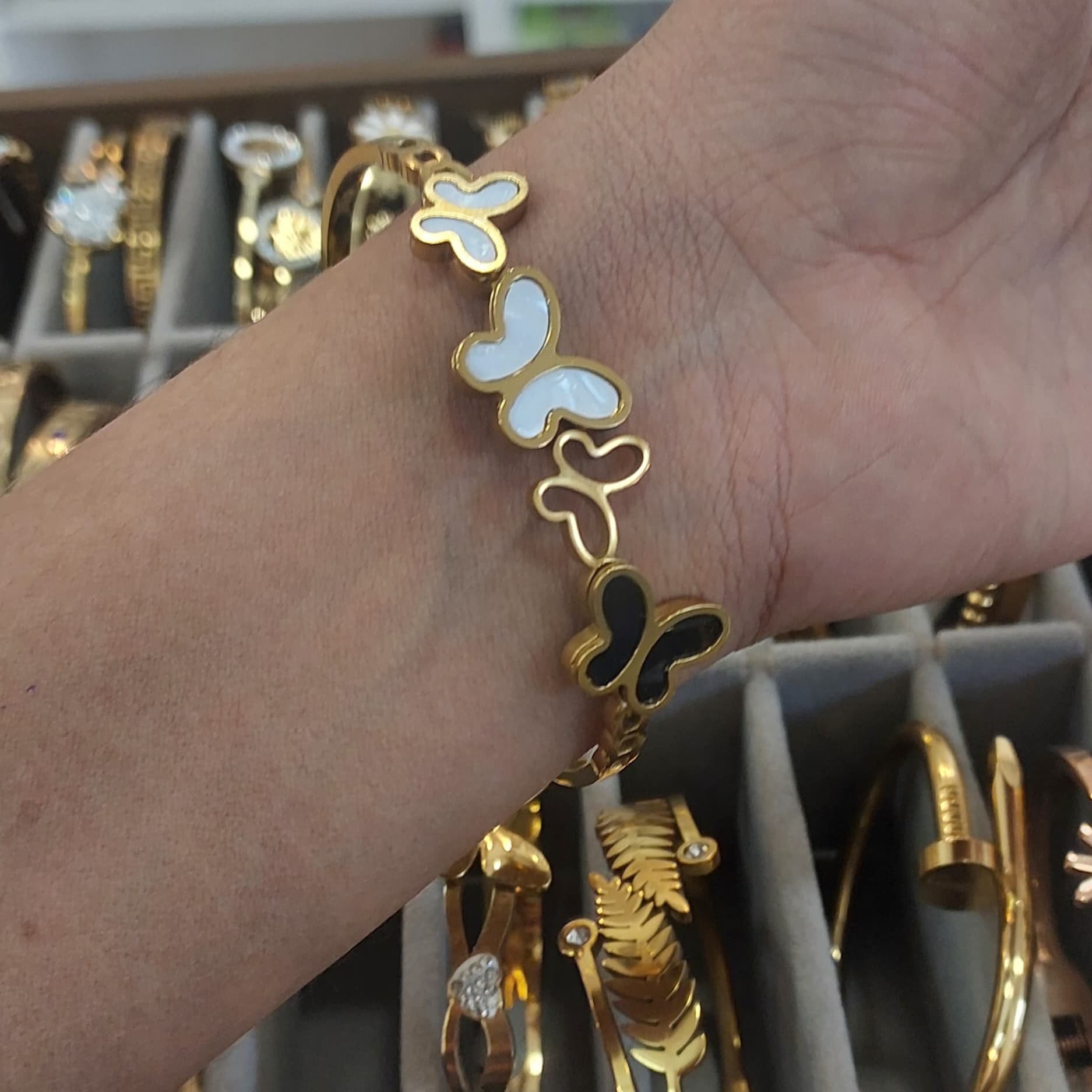 Gold Plated Butterfly Pattern Antitarnish Bangle 