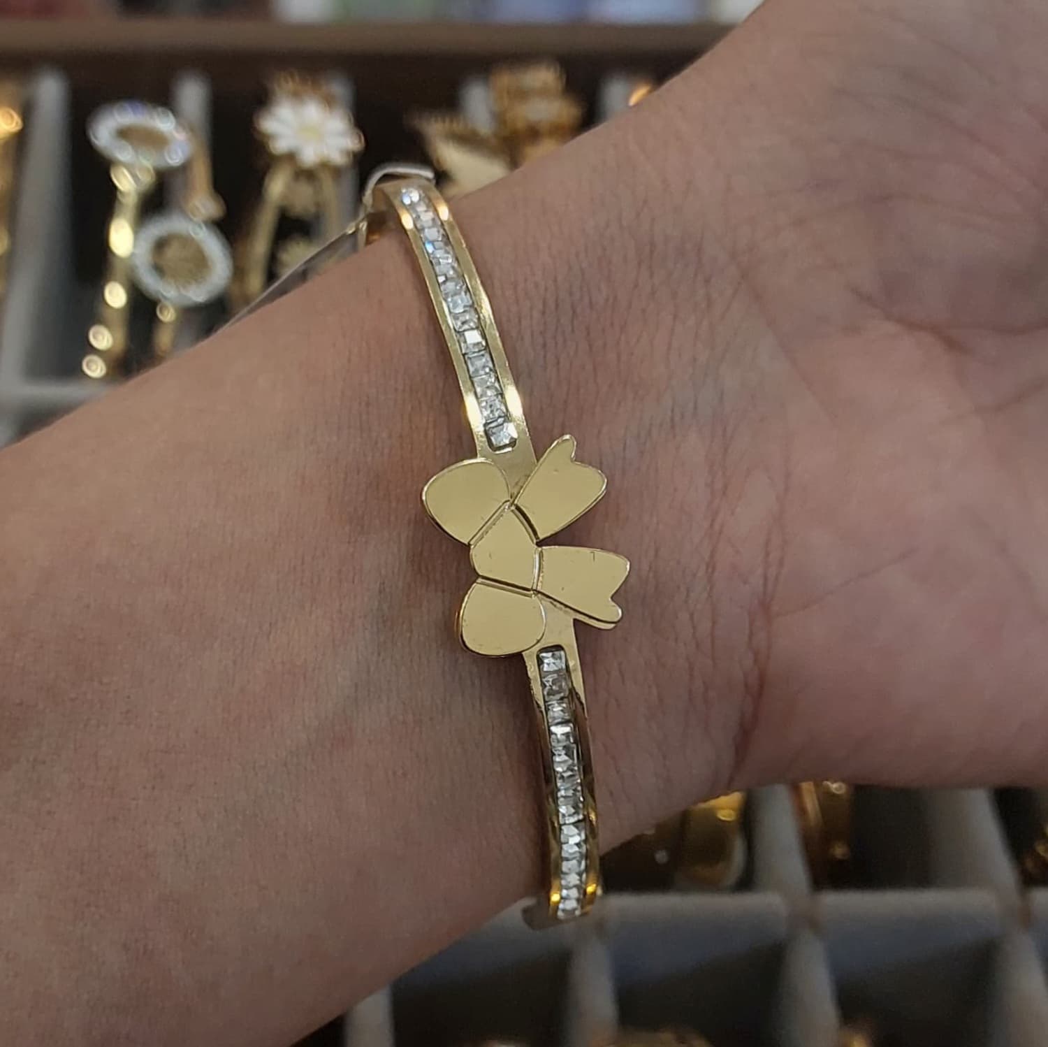 Gold Plated Bow With Stones Pattern Antitarnish Bangle 